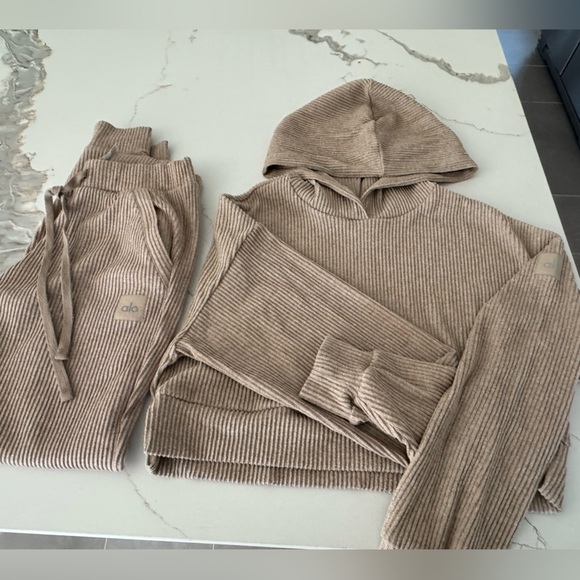 ALO Yoga Pants - Alo muse pants and top